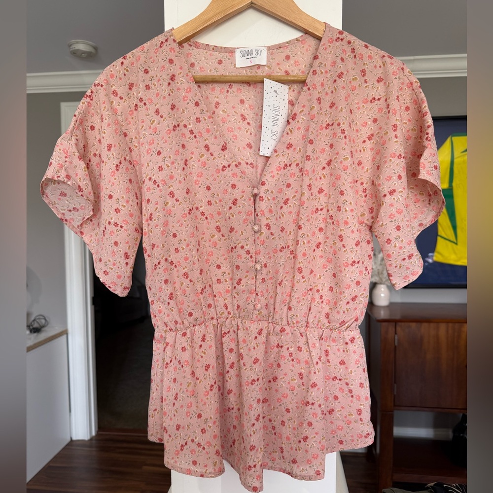 NWT Sienna Pink Floral Peplum Blouse